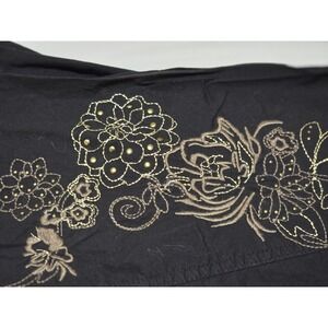 ROZ & ALI Black Cargo Capris Floral Embroidered Studded Waist Size 24 /0267